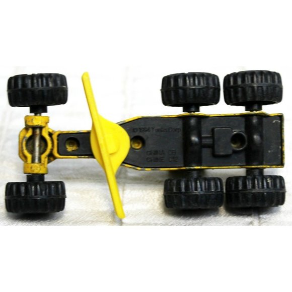 VTG 1994 Tonka Miniature Diecast Yellow Motor Grader Tractor 1:64 Scale 4" Truck - Picture 5 of 9